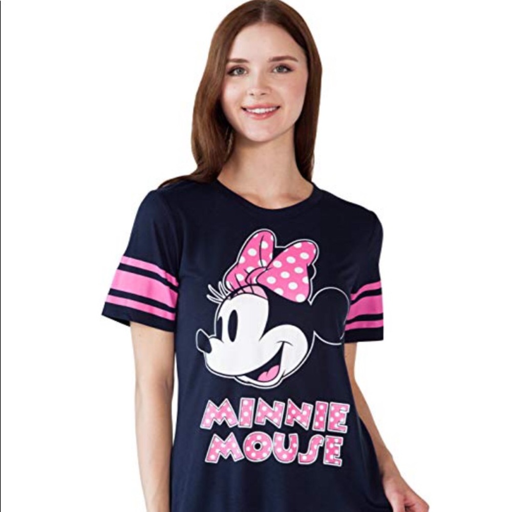 💙NWT DiSNEY FITTED WOMEN’S TEE